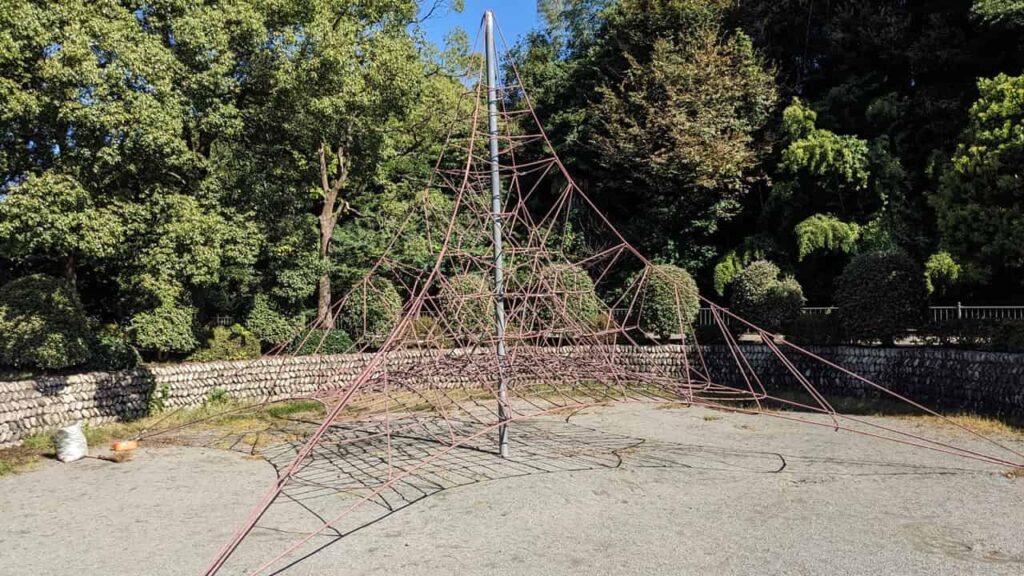 原田公園のこども広場の遊具