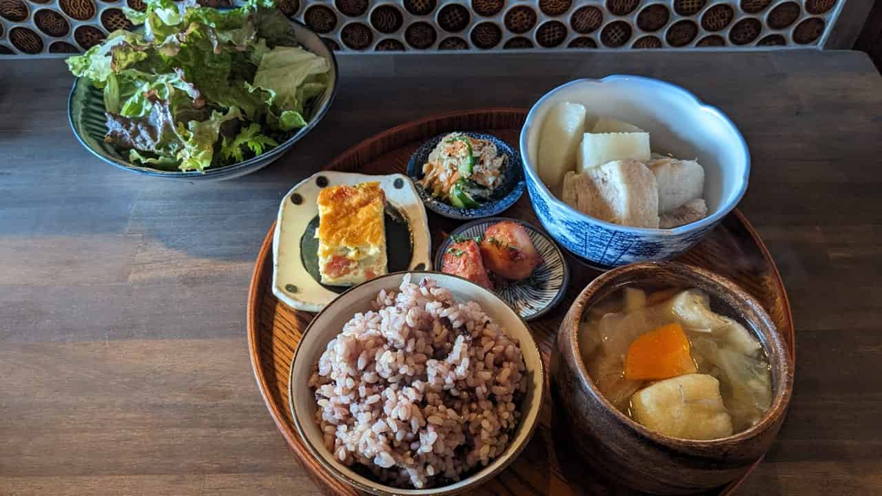 【富士市】『古民家食堂ウワノソラ週末バル』の風情ある空間で美味しいランチメニューを食べてきました! | フジみる