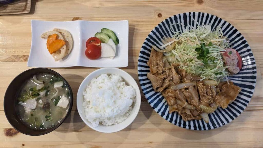 『ごはんや よつは』豚焼肉定食