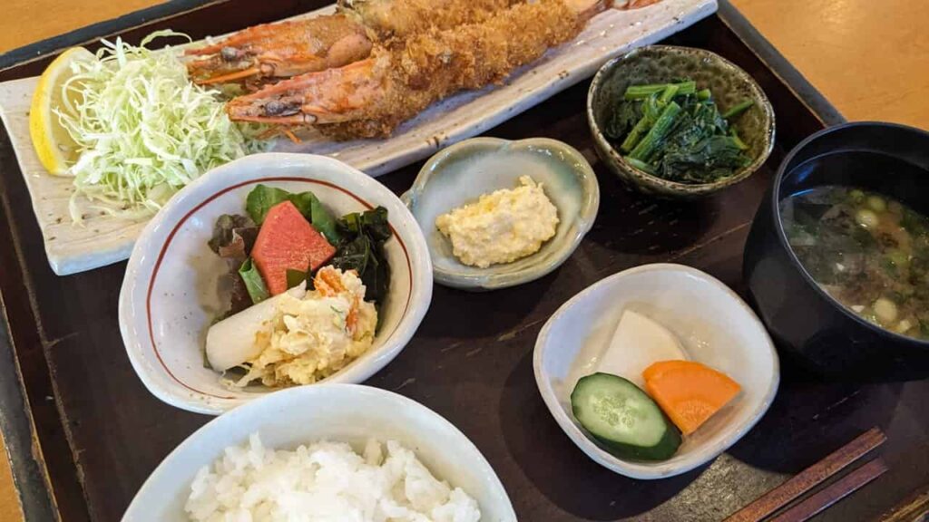 『さしみや』海老フライ定食