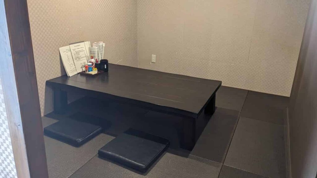 串かつばくの店内