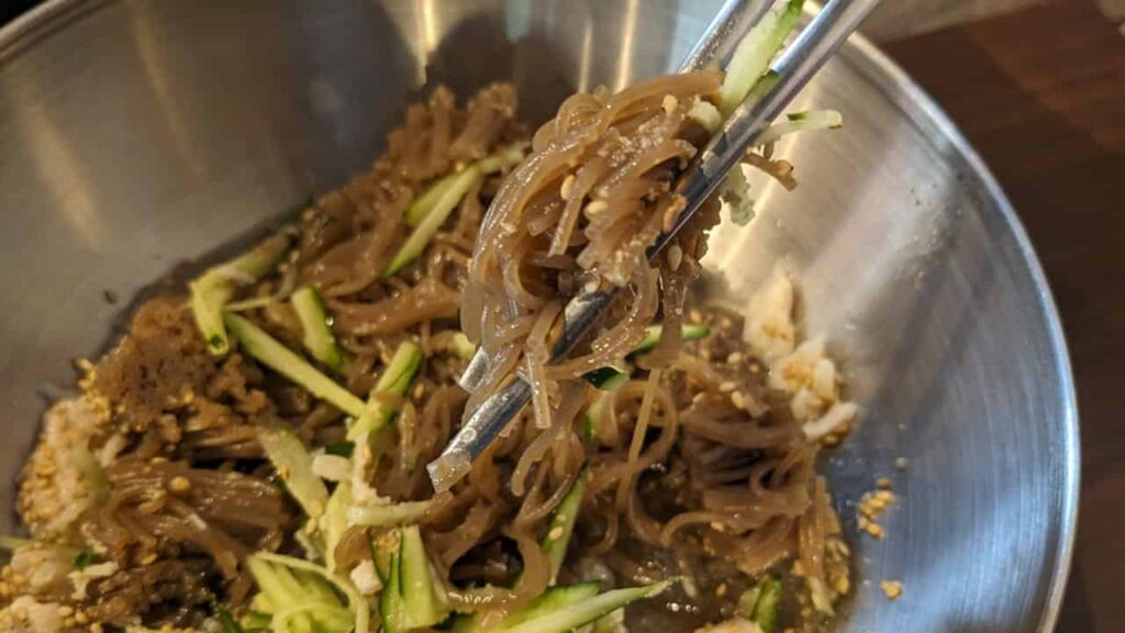 『韓国焼肉・料理 まる』の冷麺