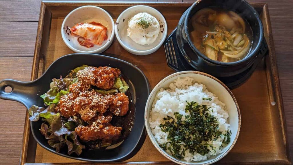 『韓国焼肉・料理 まる』おすすめランチ・ヤンニョムチキンセット