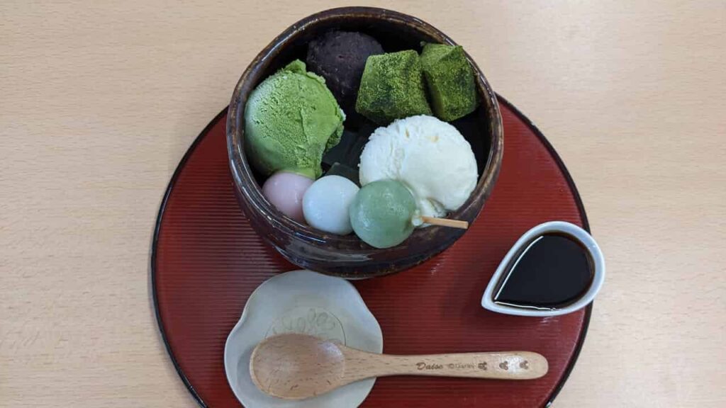 『茶房カノン』クリームあんみつ(黒蜜・抹茶蜜)