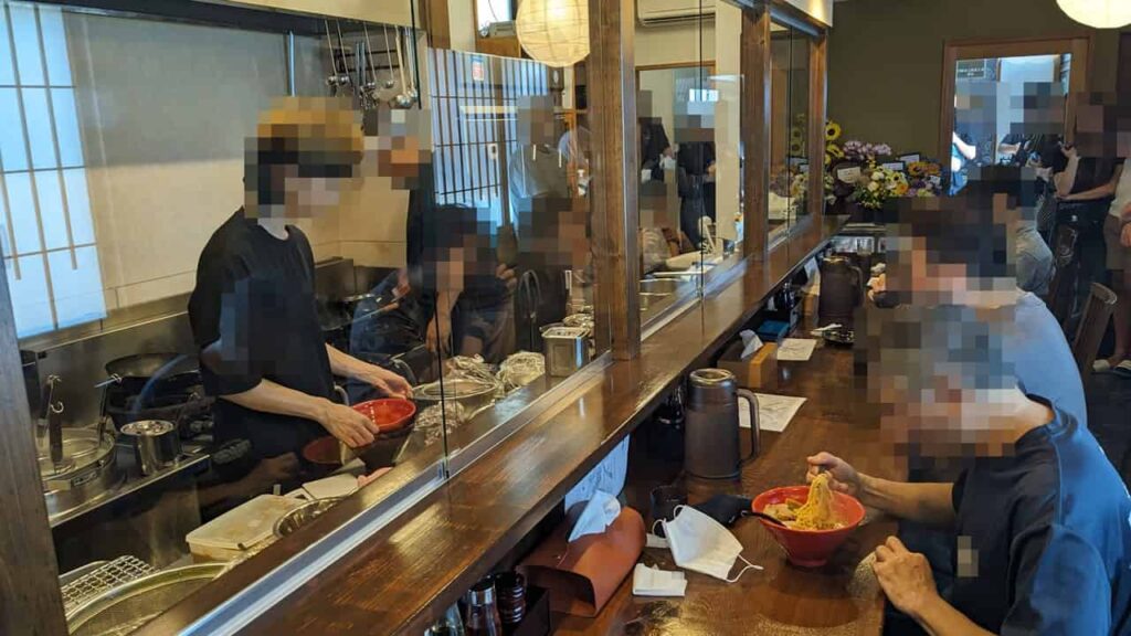 『麺屋 葵』カウンター席