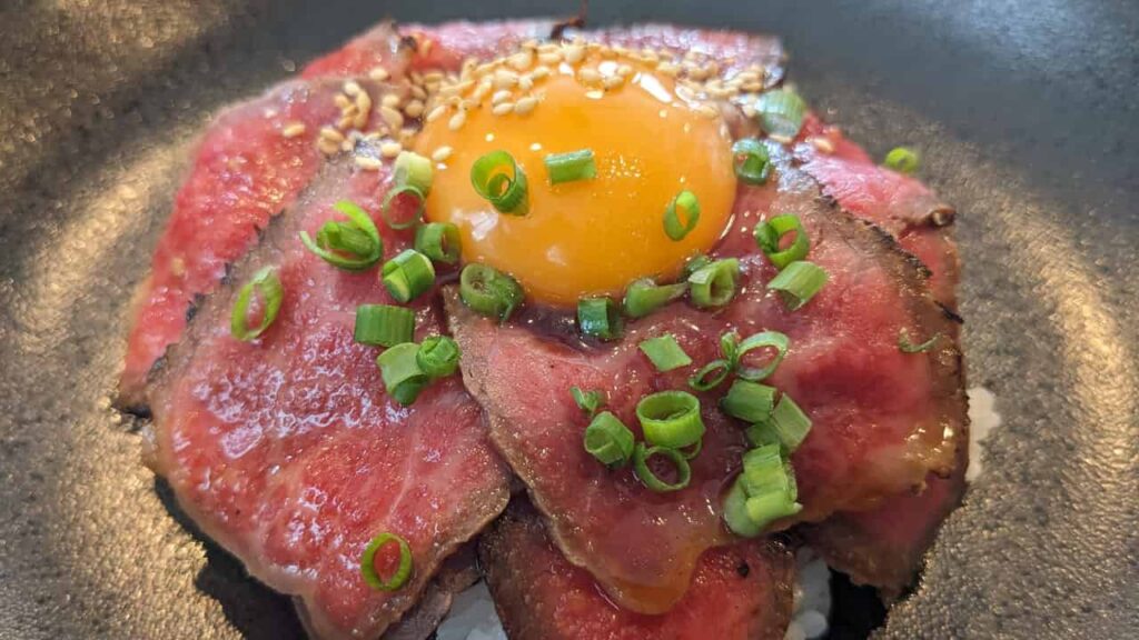 『メリーカフェ』ローストビーフ丼