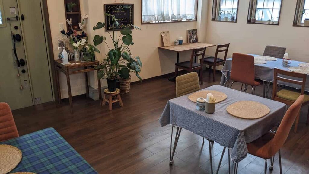 『メリーカフェ』店内