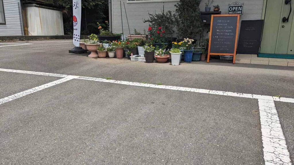 『メリーカフェ』駐車場