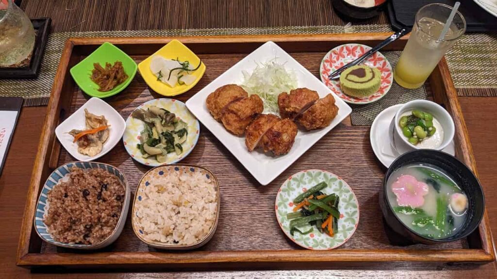 『健康ダイニング 茶華』