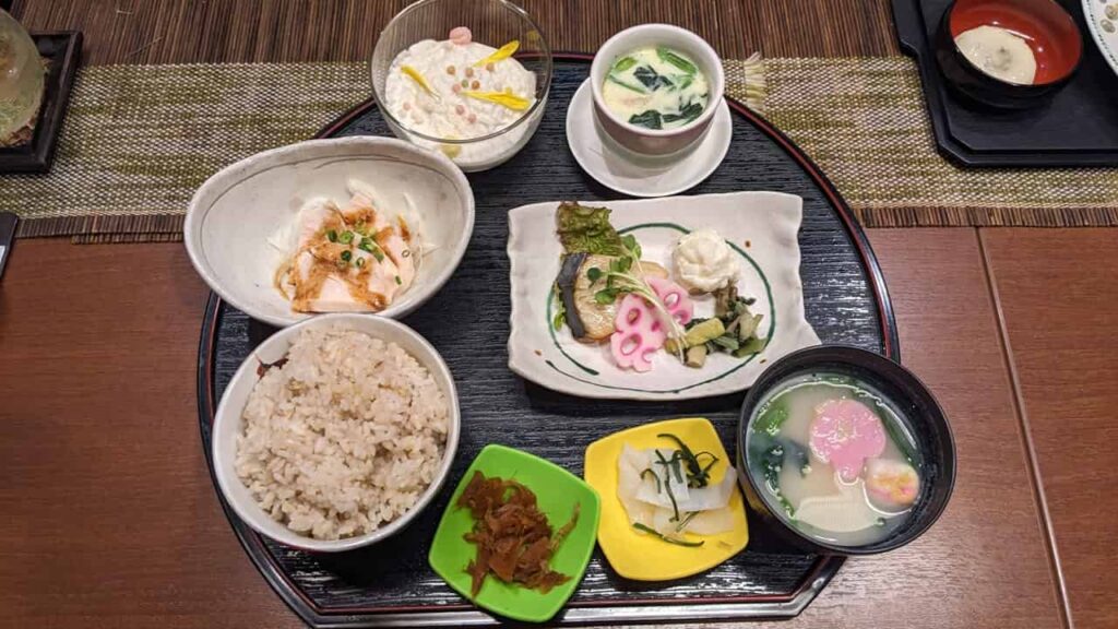 『健康ダイニング 茶華』