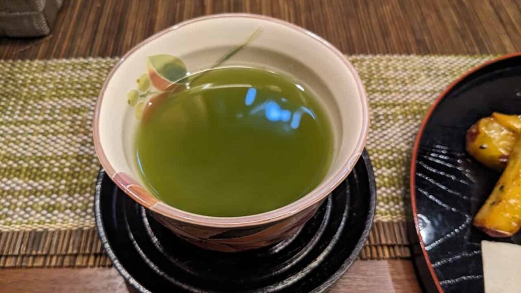 『健康ダイニング 茶華』
