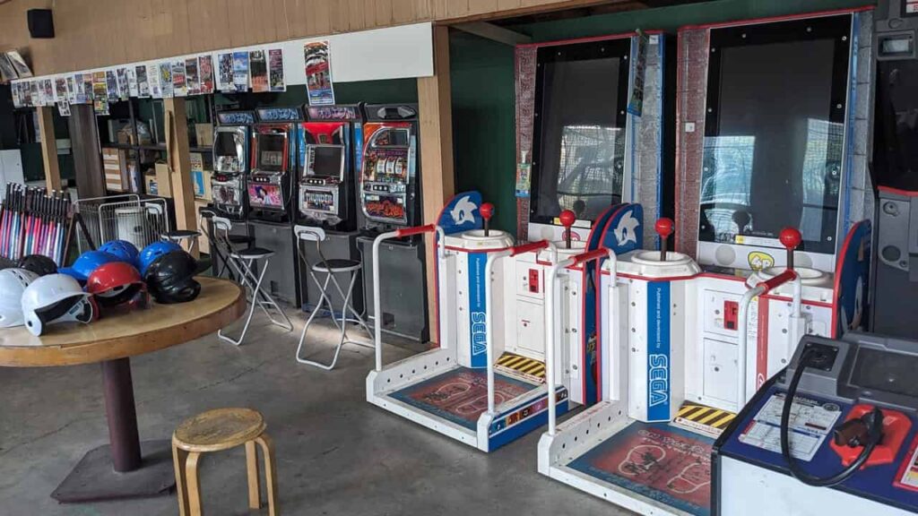 『三園バッティングセンター』ゲーム機