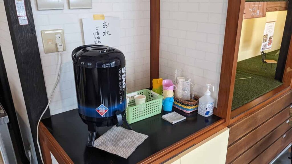 『シュガーバター屋さん』お水・セルフサービス