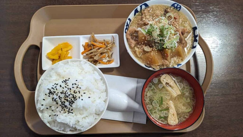 もつ煮込定食（味噌）・もつやま食堂