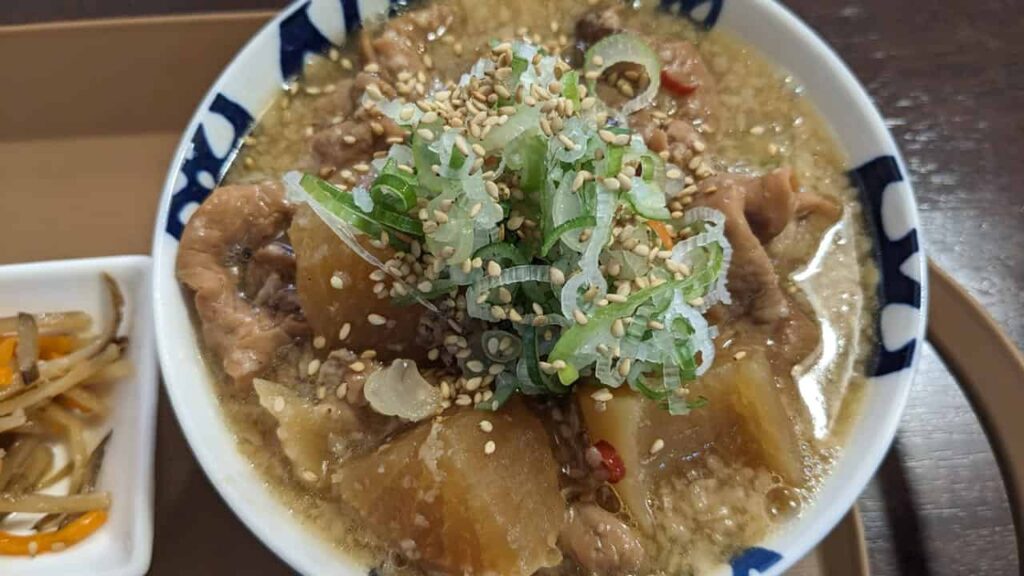 もつ煮込定食（味噌）・もつやま食堂