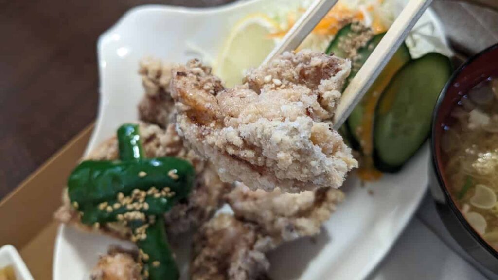 鶏のから揚げ定食・もつやま食堂