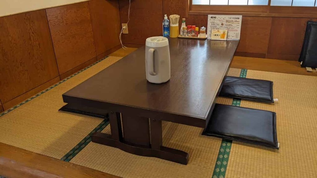 『もつやま食堂』もつ煮込と定食のお店