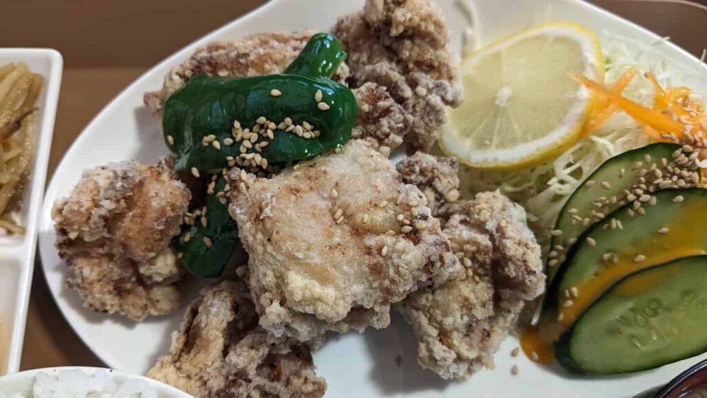 『もつやま食堂』もつ煮込と定食のお店