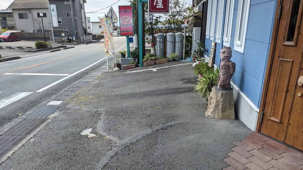 長崎屋洋菓子店の店舗周りの駐車場
