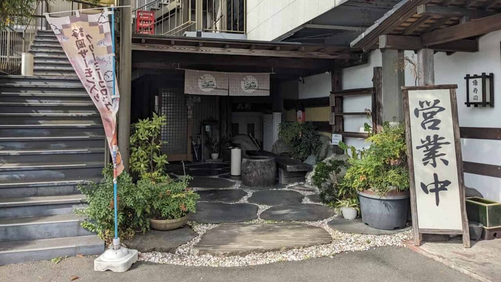 大角の店舗入口