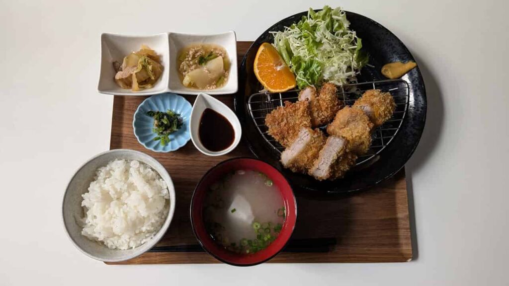 『セブン・セイル』ヒレカツ定食