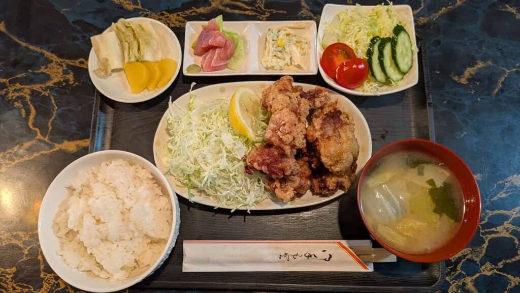 スナック 尚賛(なおさん)から揚げ定食