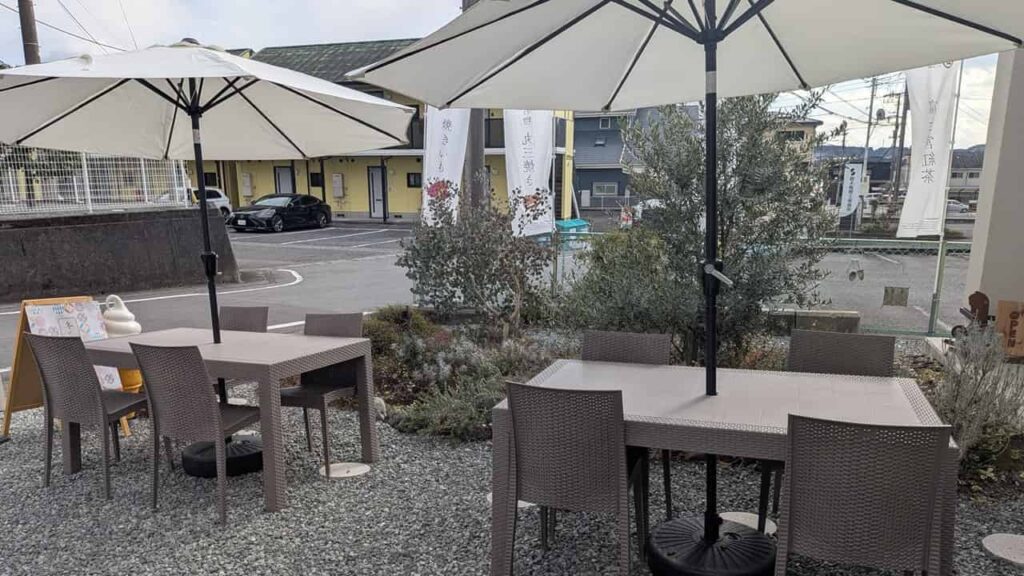 丸三後藤園のテラス席