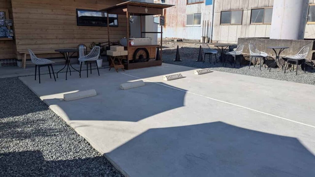 丸三後藤園の店舗前駐車場