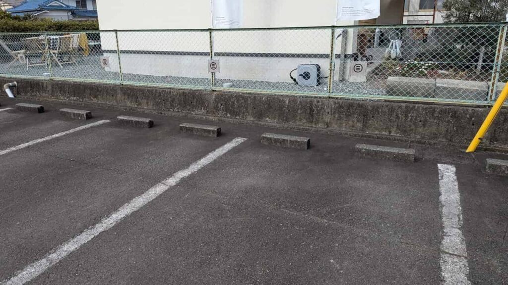 丸三後藤園の店舗横駐車場