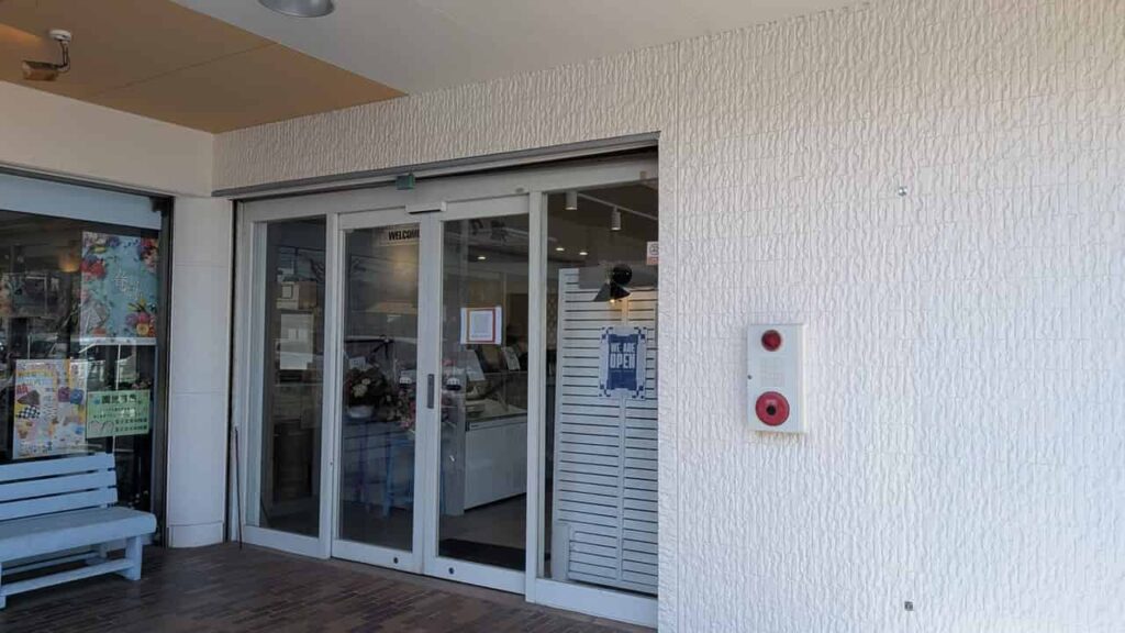 『glow』の店舗入口