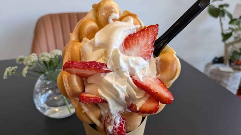 『glow』のいちご生クリームワッフル