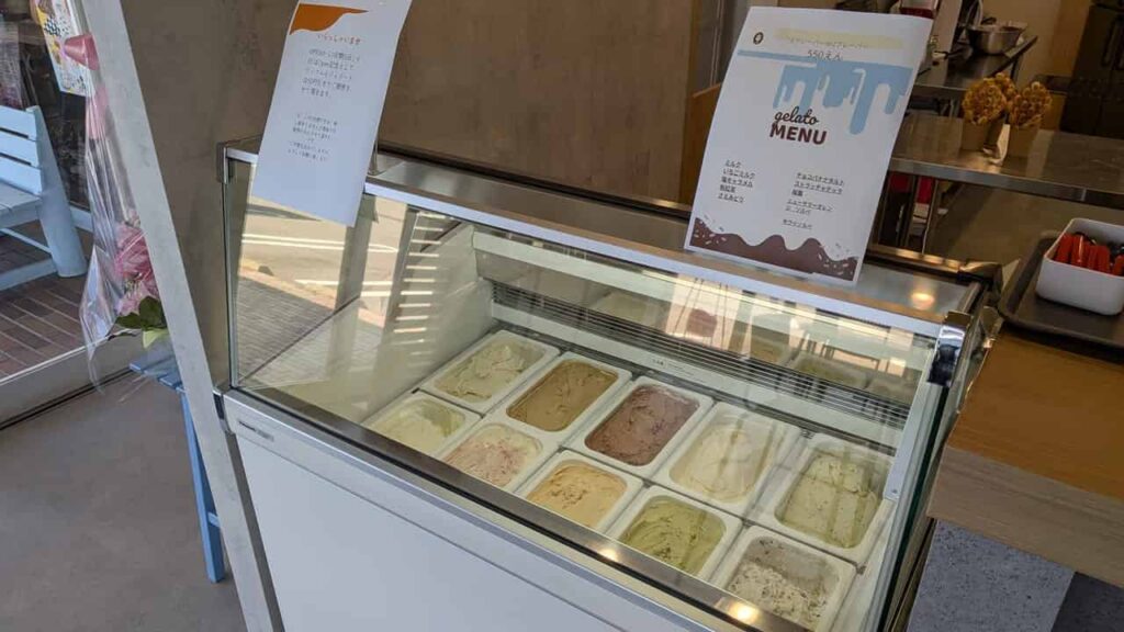 『glow』のジェラートのショーケース