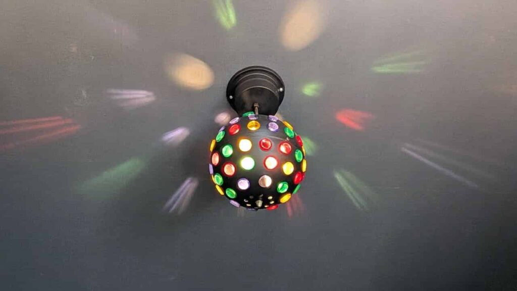 パティスリー&カフェ マクレガーのカラーミラーボール