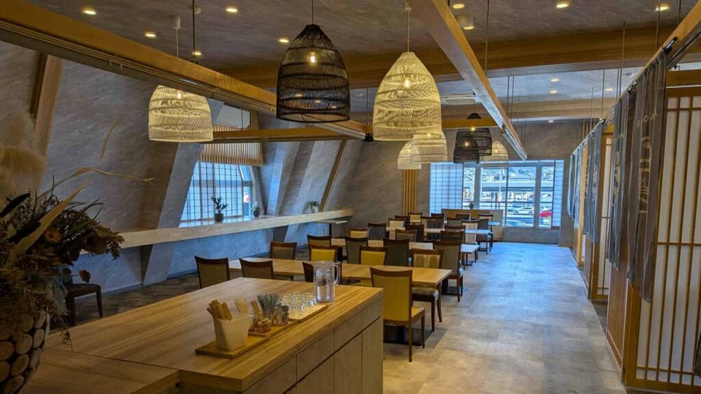 『和カフェ志ほ川』の奥行きのある店内