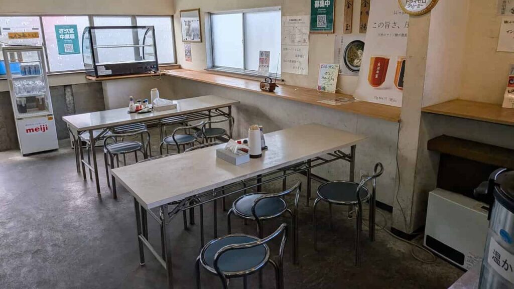 富士見うどんの店内