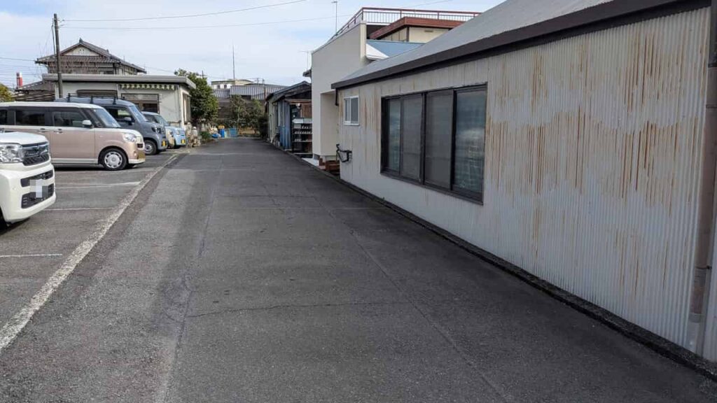 道路からの入口