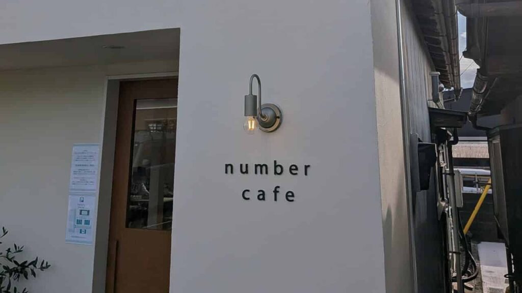 『number cafe』のネームプレート