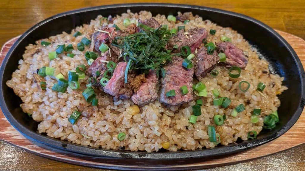 HIKKI'S STEAKのシングルステーキとガーリックライス