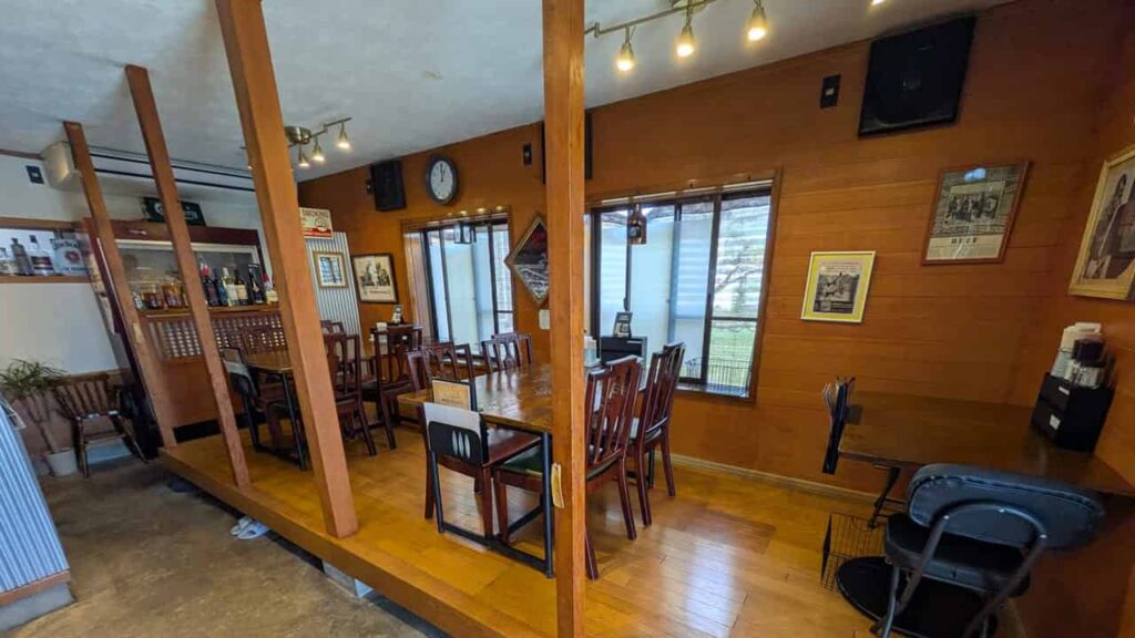 HIKKI'S STEAKのテーブル席