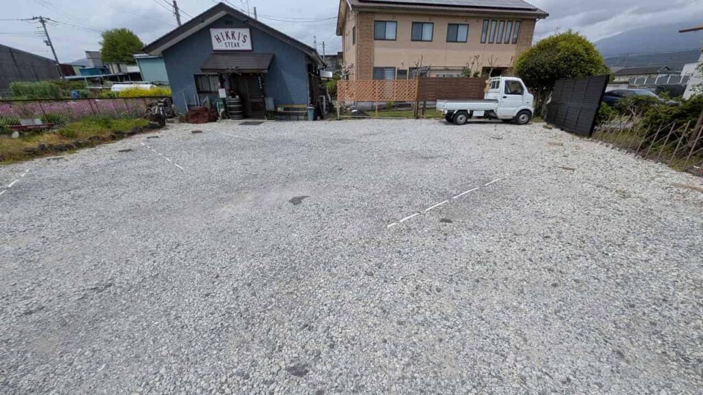 HIKKI'S STEAKの駐車場