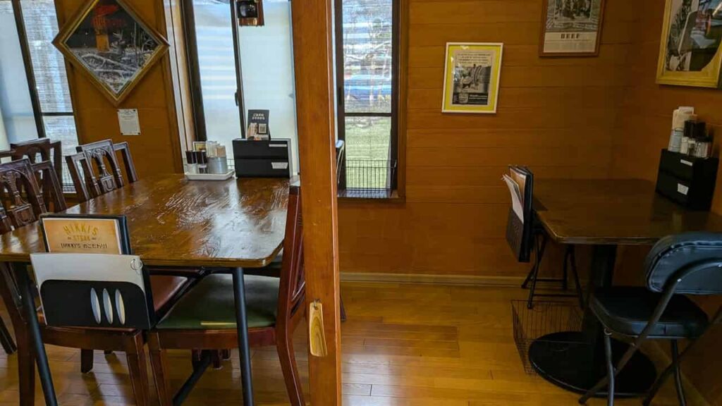 HIKKI'S STEAKの店内