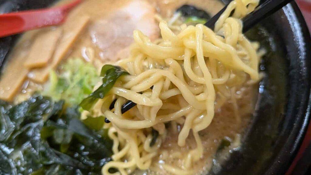 屋台風ラーメンの麺