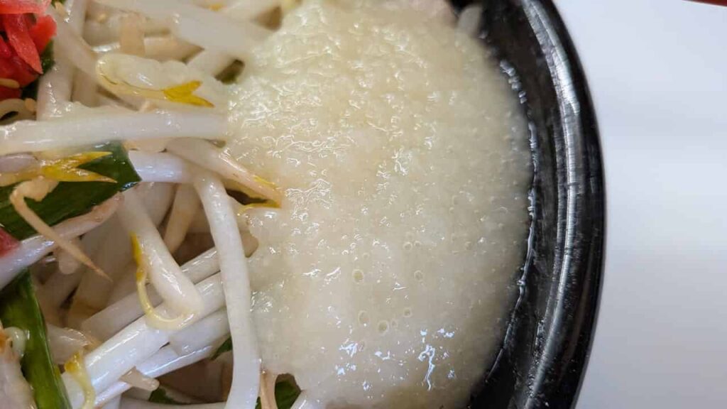 ニラニンニクラーメンのすりおろしにんにく