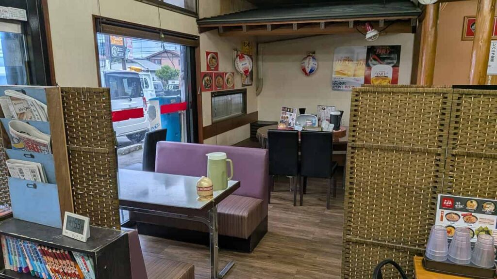 ラーメンとん太の店内
