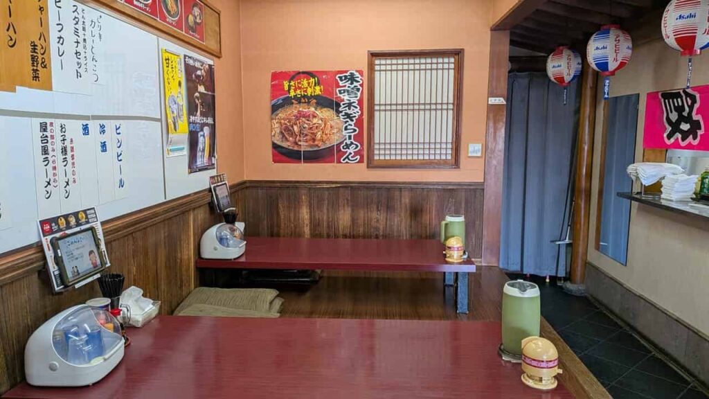 ラーメンとん太の座席