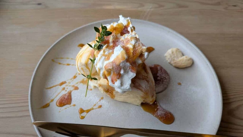 『cafe verb』のキャラメルチーズケーキ