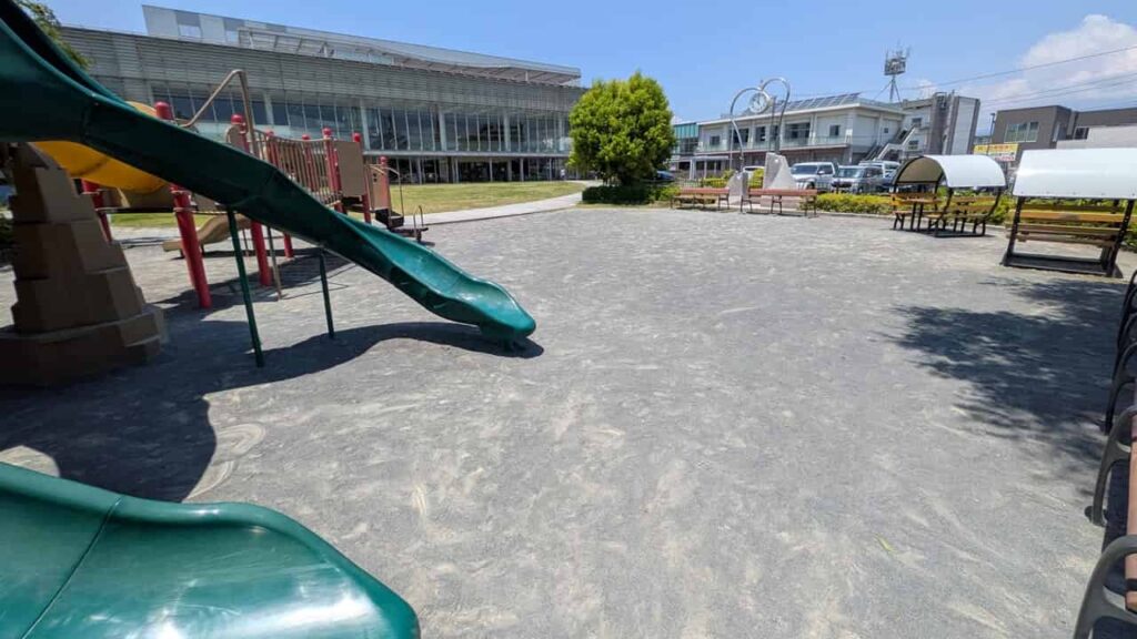 富士市交流プラザのすぐ横