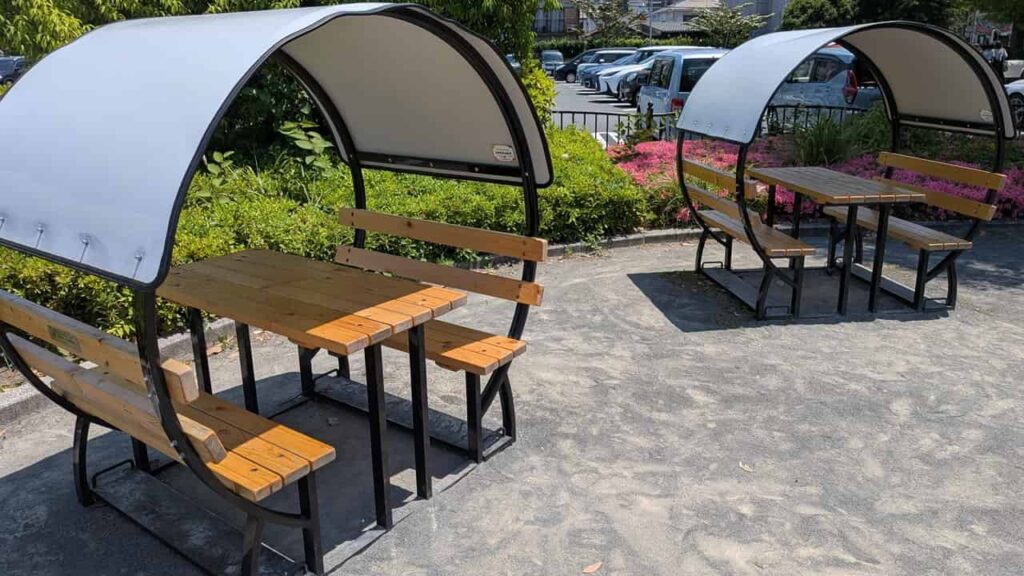 平垣公園のテーブル付ベンチ