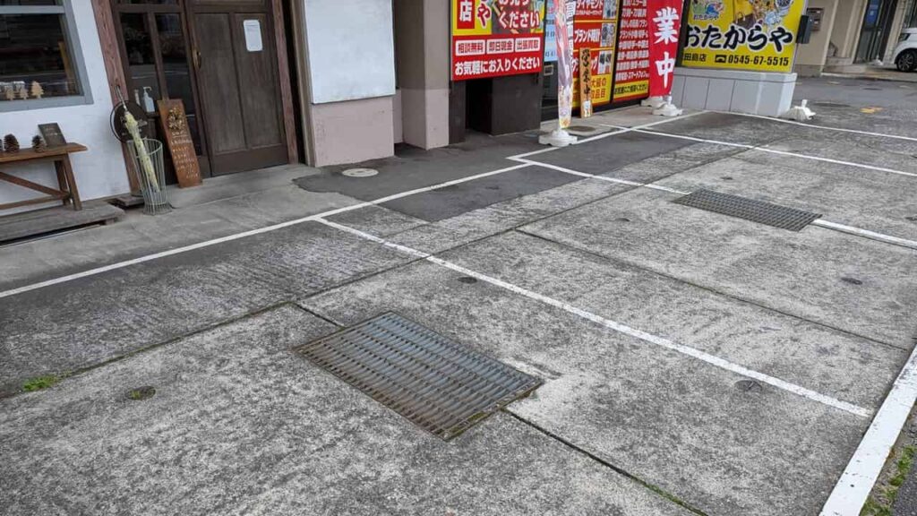 パンカンパニオの店舗前駐車場