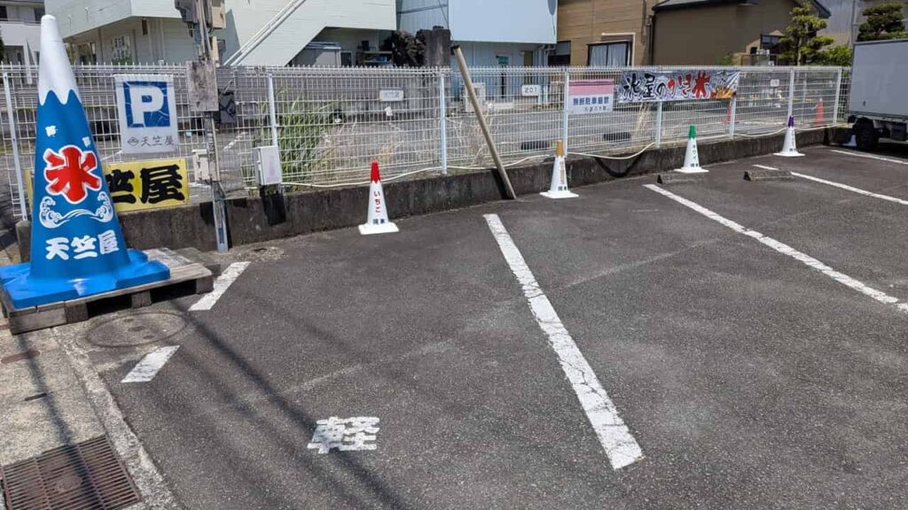 『てんじくや』の専用駐車場